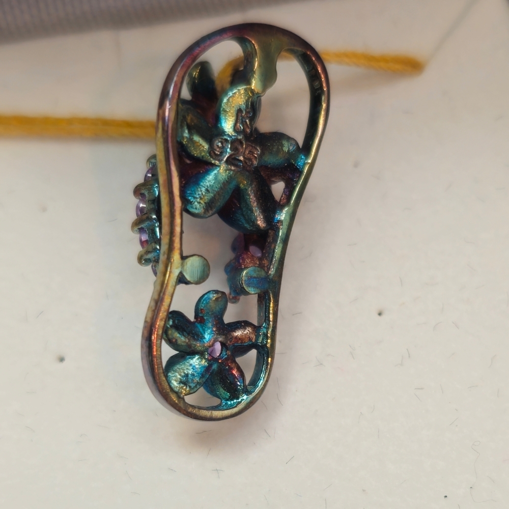 NIB Floral Flip-Flop Pendant with Purple Accents - Picture 4 of 6